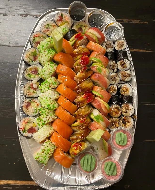 Sushi mísa s omáčkami pro raut